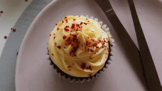 Customers Resort To Brutal Hair Pulling And Slaps As Family Grabs Last Cupcake Box In Store | Viral Video